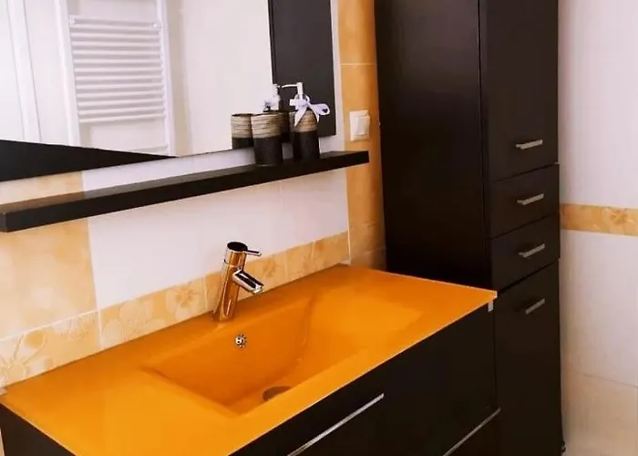 Hébergement de vacances Chara Host