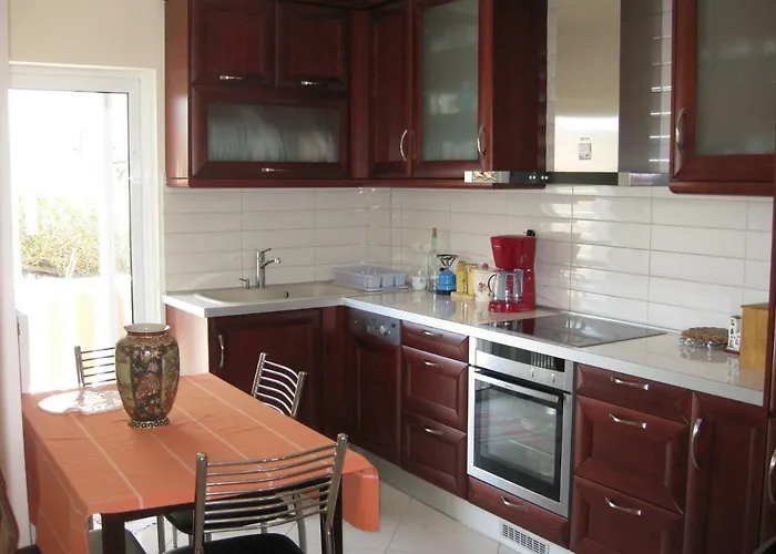 Hébergement de vacances Chara Host